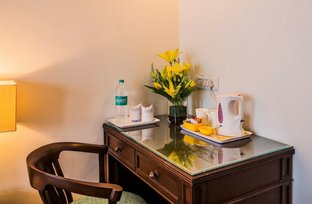 Фото Home@F37 Kailash Colony Metro