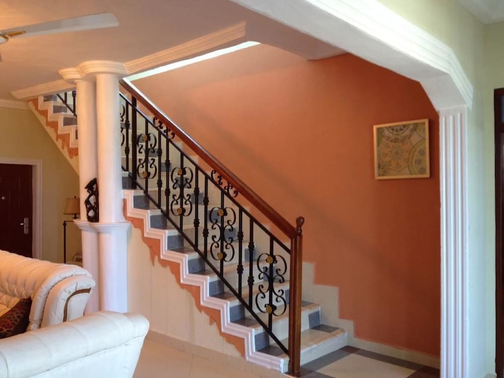 Фото Coconut Pointe Villa & Beach Resort