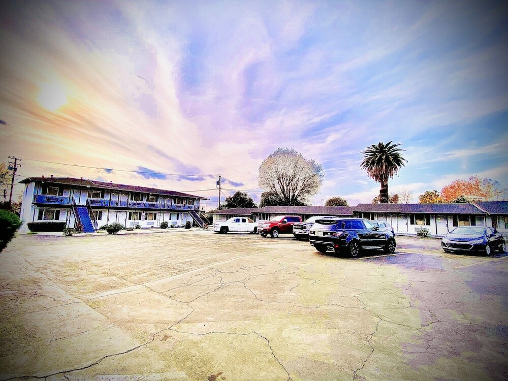 Фото Casa Blanca Inn & Suites