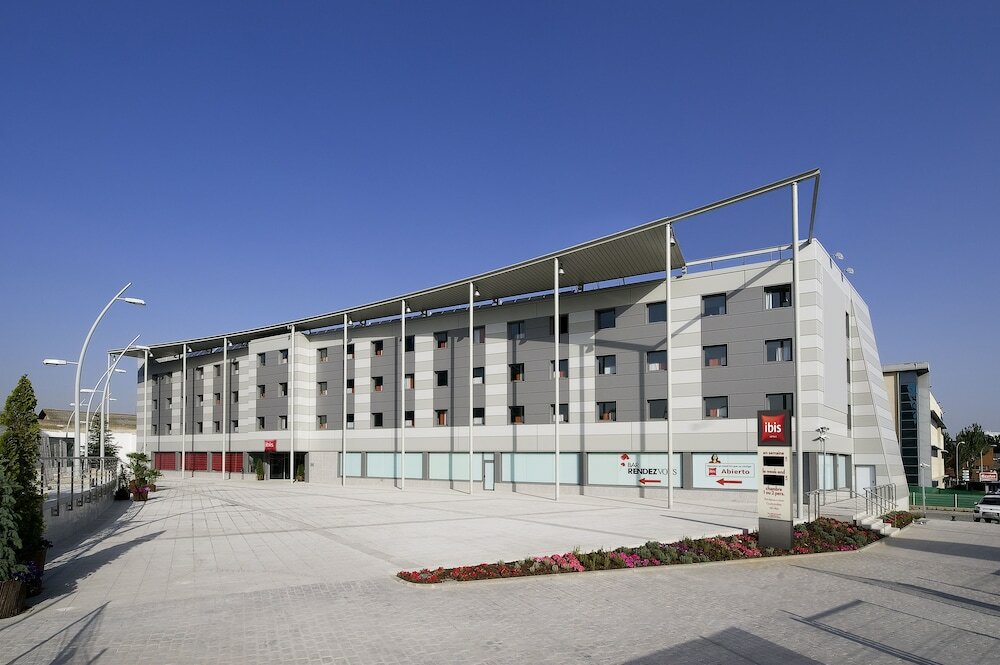 Фото Hotel ibis Madrid Alcobendas