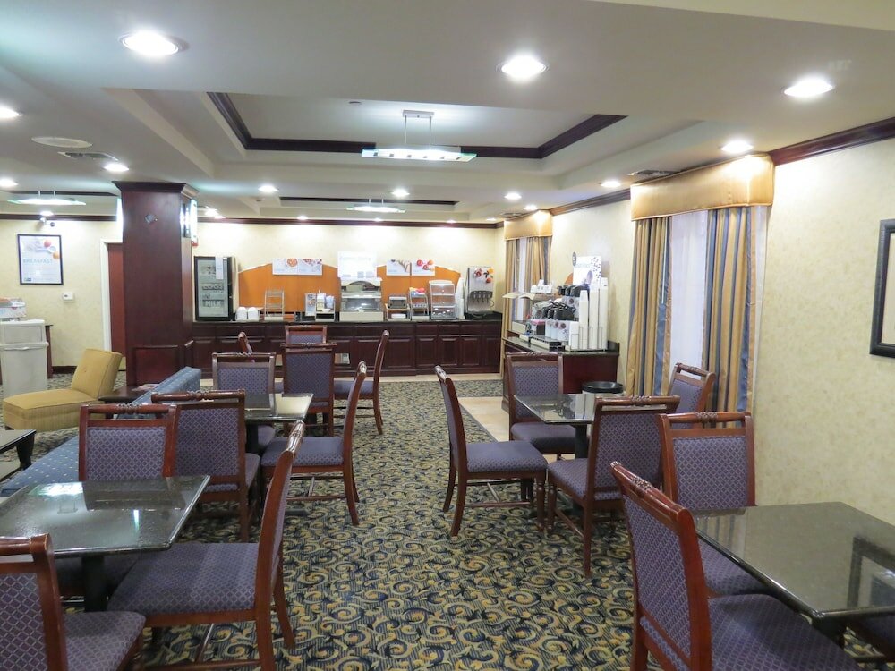Фото Holiday Inn Express & Suites Pampa, an Ihg Hotel