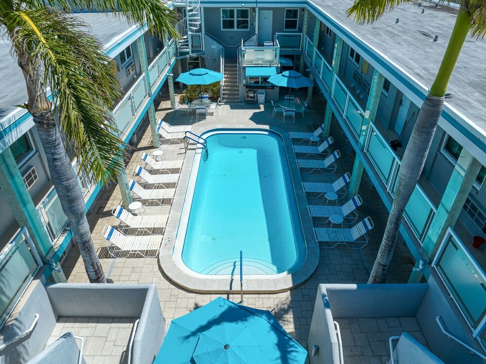 Фото Camelot Beach Suites