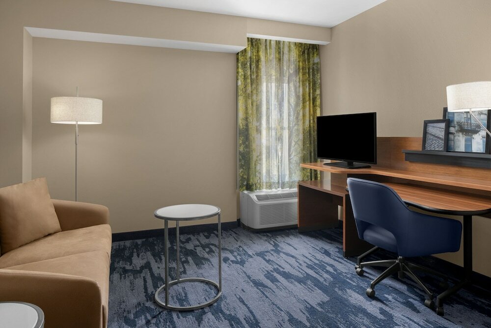 Фото Fairfield Inn & Suites Savannah Downtown/Historic District