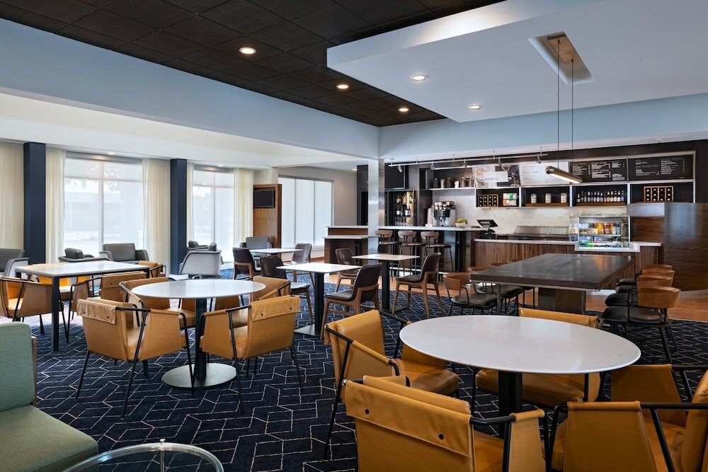 Фото Courtyard by Marriott Dallas Richardson at Spring Valley