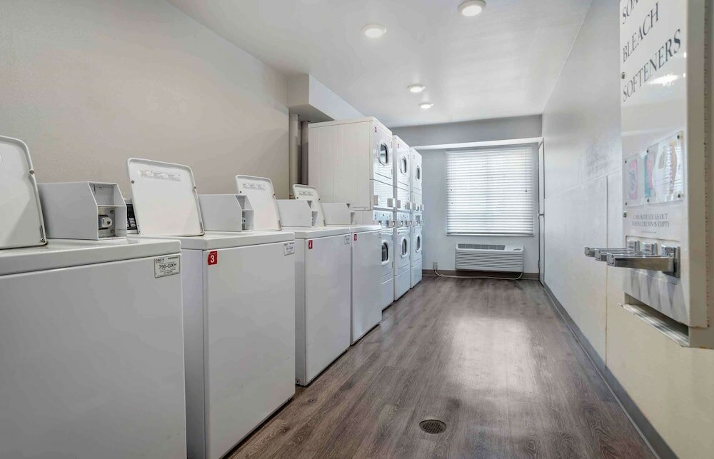 Фото WoodSpring Suites Pensacola Northeast