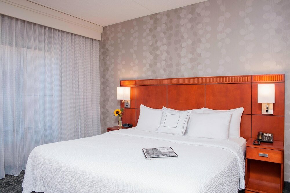 Фото Courtyard by Marriott Chicago Glenview/Northbrook