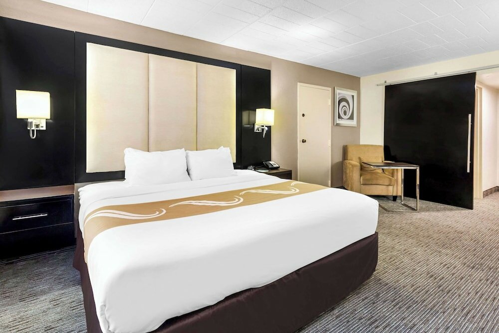 Фото Quality Inn & Suites