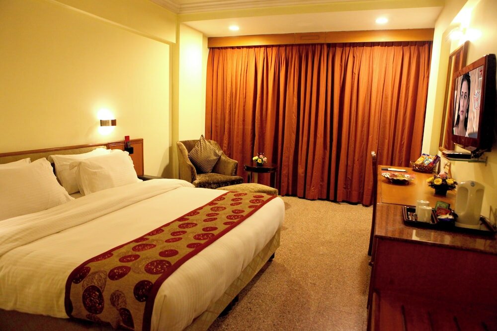 Фото Lords Plaza, Surat