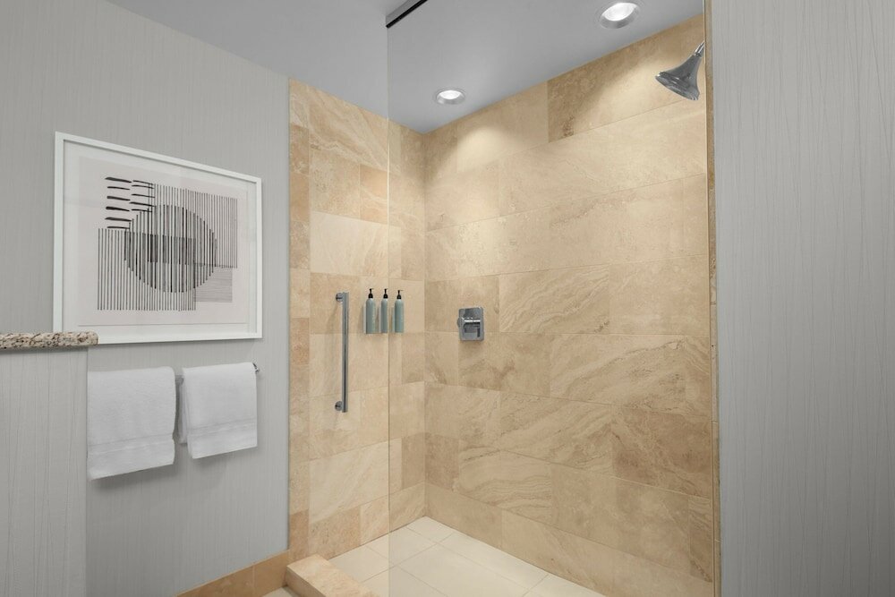 Фото Courtyard by Marriott Cleveland University Circle