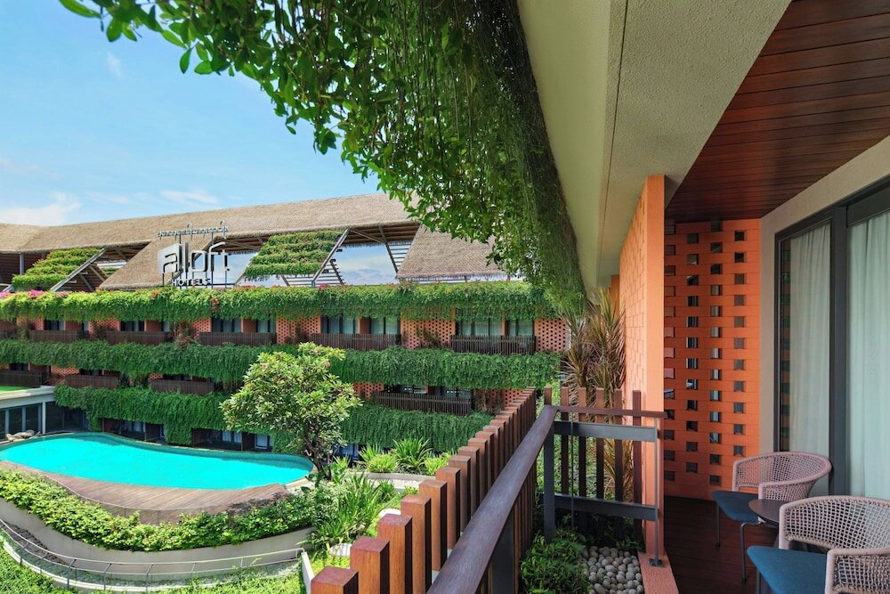 Фото Aloft Bali Kuta at Beachwalk