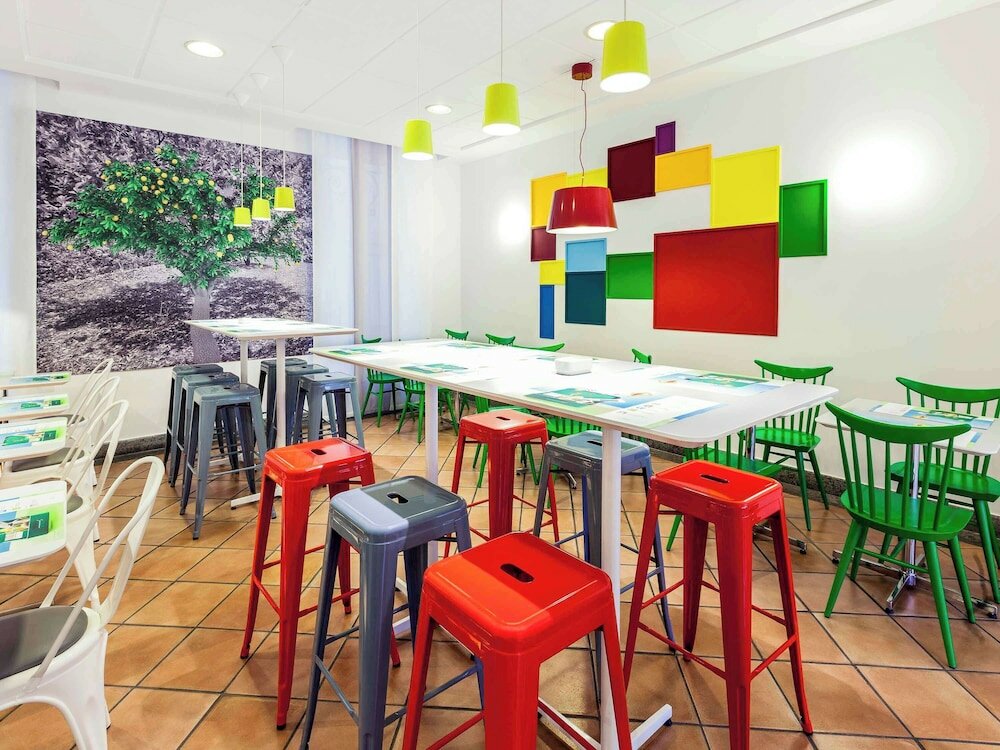 Фото Ibis Styles Napoli Garibaldi