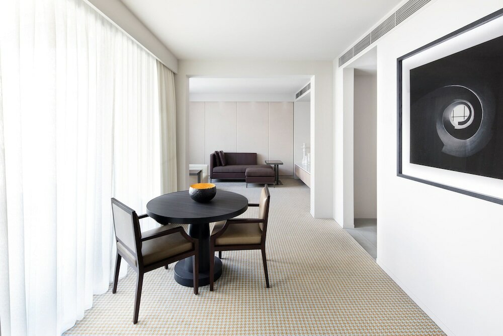 Фото Hotel Realm