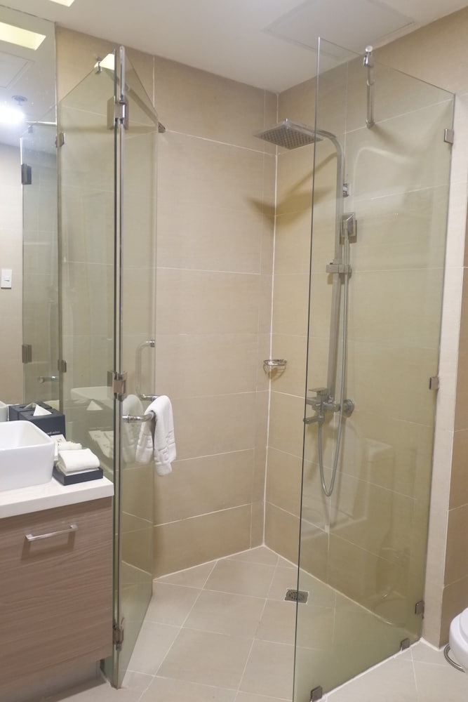 Фото Valero Grand Suites by Swiss-Belhotel Makati