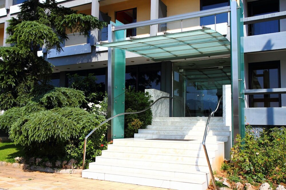 Фото Pines Hotel