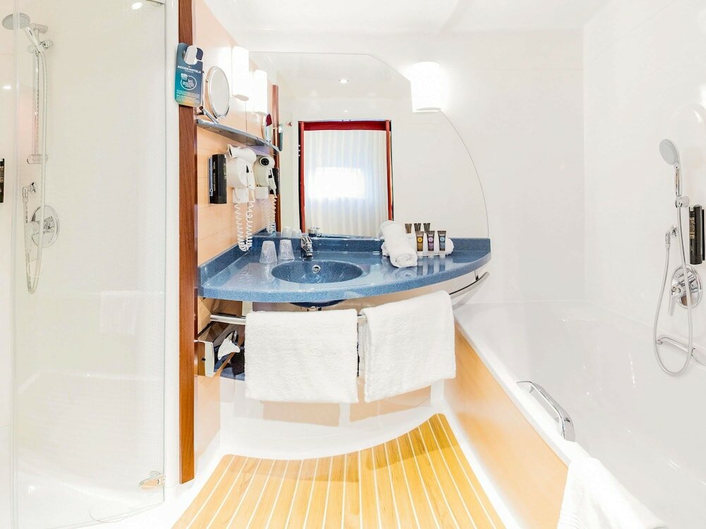 Фото Novotel Suites Geneve Aeroport