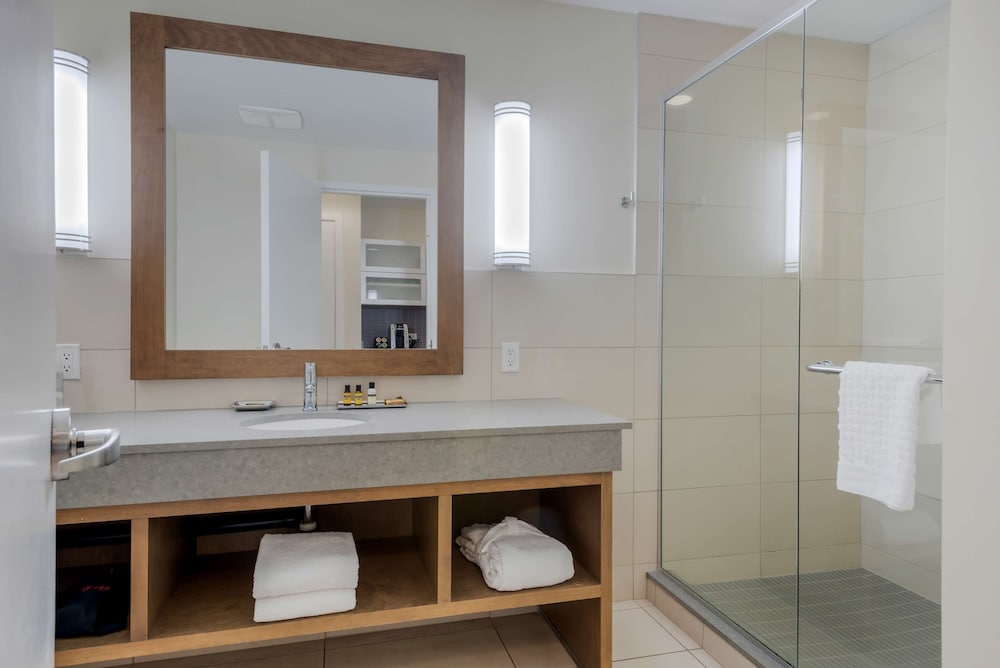 Фото Best Western Plus Sawridge Suites