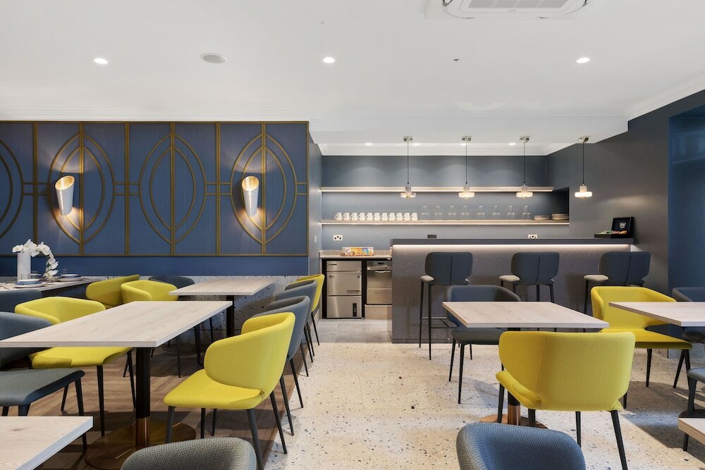 Фото Commodore Hotel