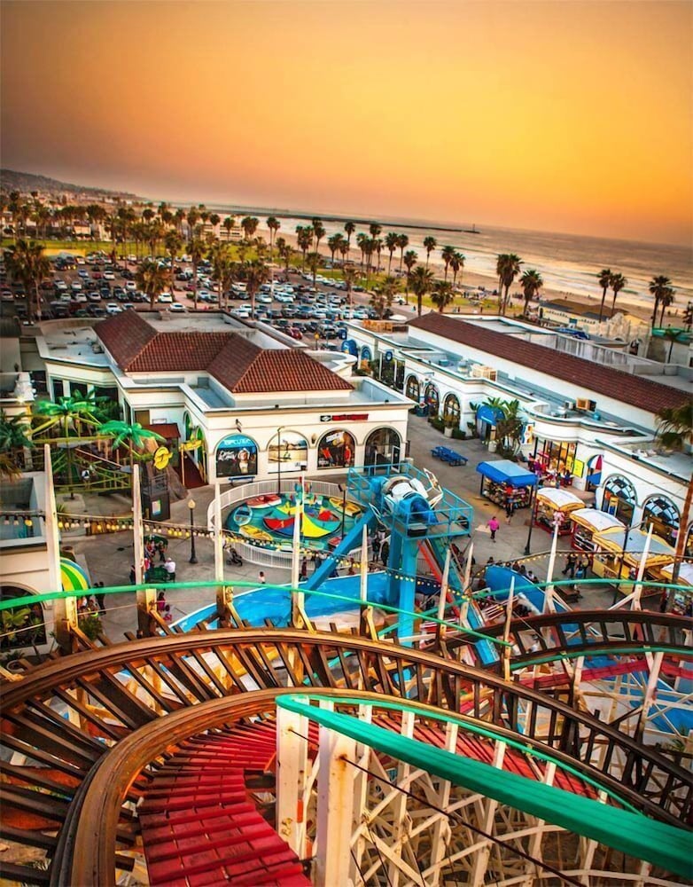 Фото Pacific Terrace Hotel