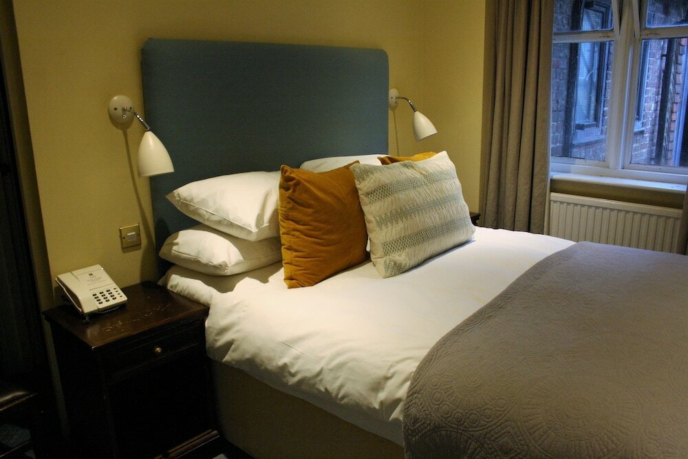 Фото The Falstaff Hotel