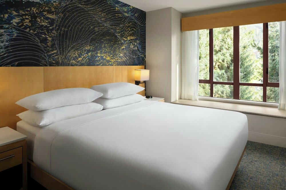 Фото Delta Hotels by Marriott Whistler Village Suites