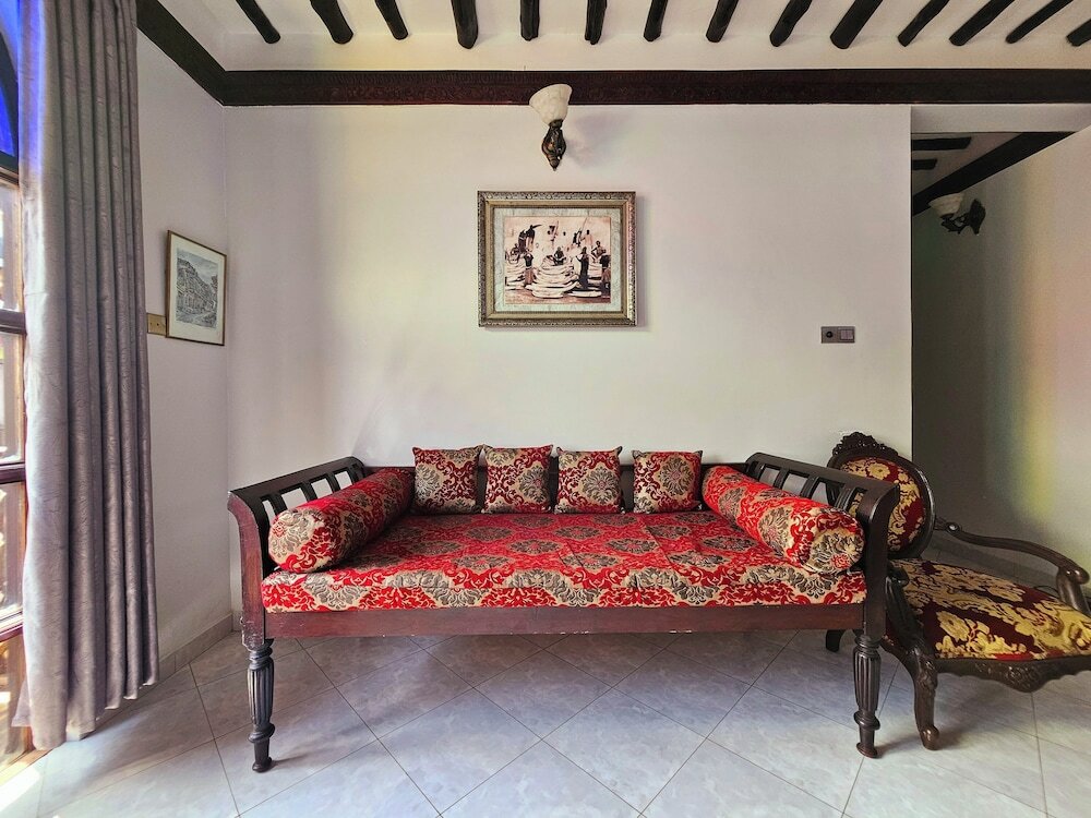 Фото Dhow Palace Hotel