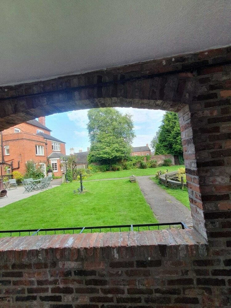 Фото The Manor Guesthouse