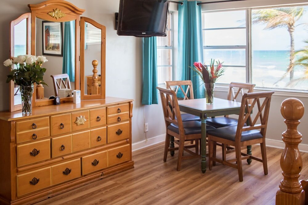 Фото Riptide Oceanfront Hotel