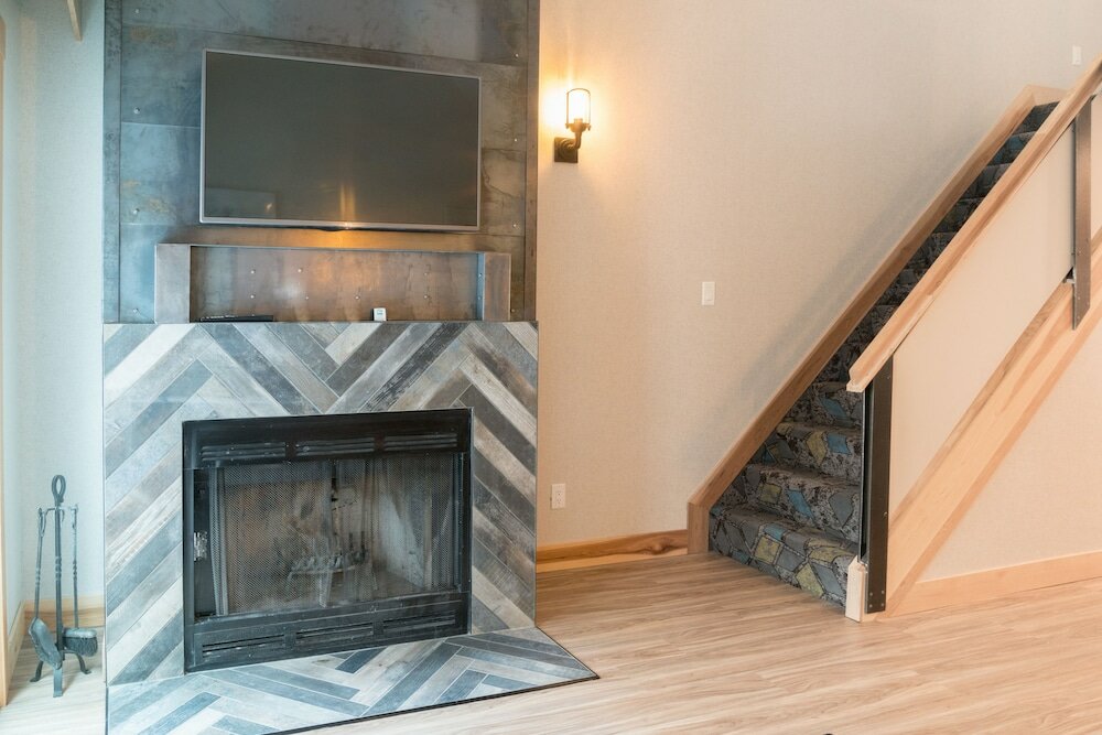 Фото Tunnel Mountain Resort