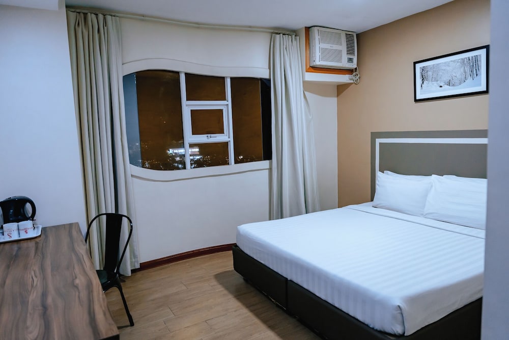 Фото S Hotel and Residences