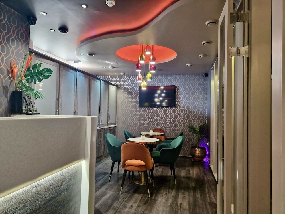 Фото London Court Hotel