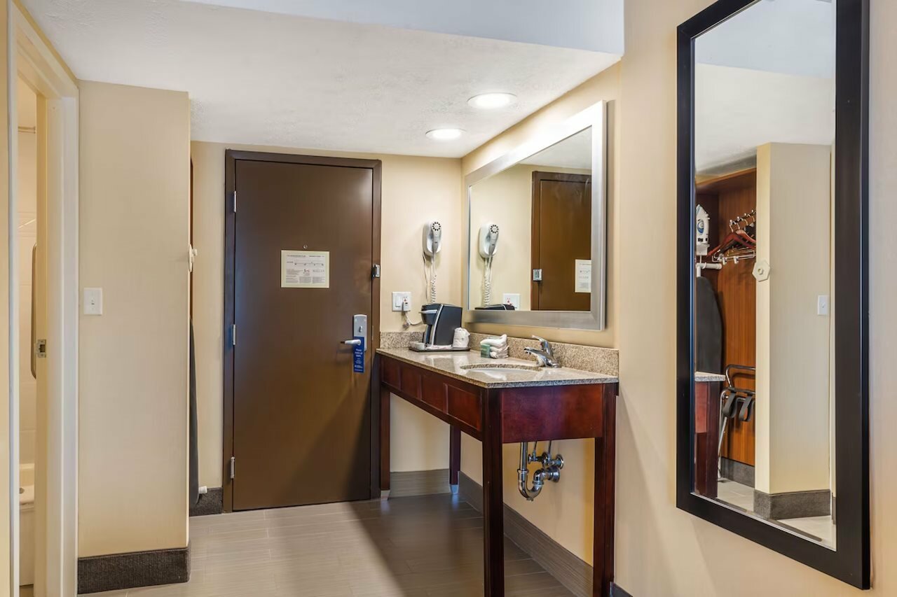 Фото Best Western Braintree Inn