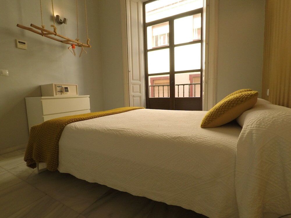 Фото Oasis Backpackers' Palace Seville