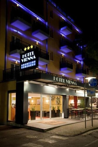 Внешний вид отеля Hotel Vienna в Езоле, фото 1