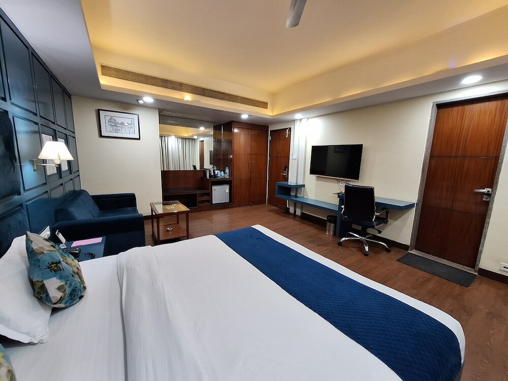 Фото L N Marriott Hotel