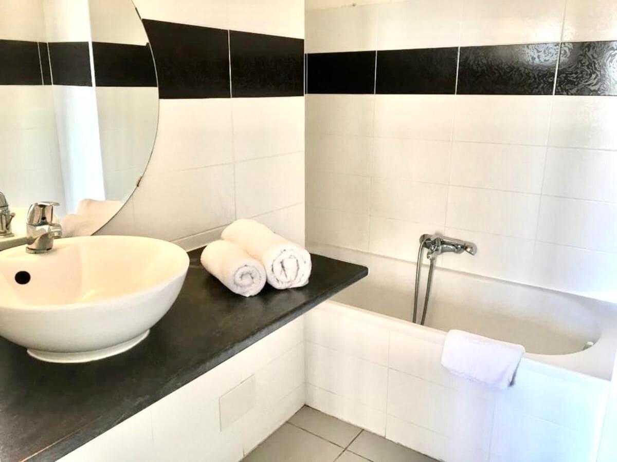 Фото Hôtel Les Myrtes