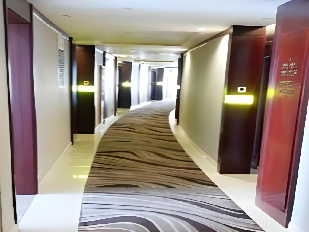 Фото Qingdao Huaxi Hotel