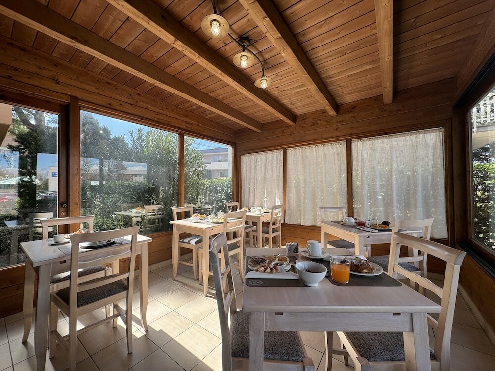 Фото Hotel Cladan