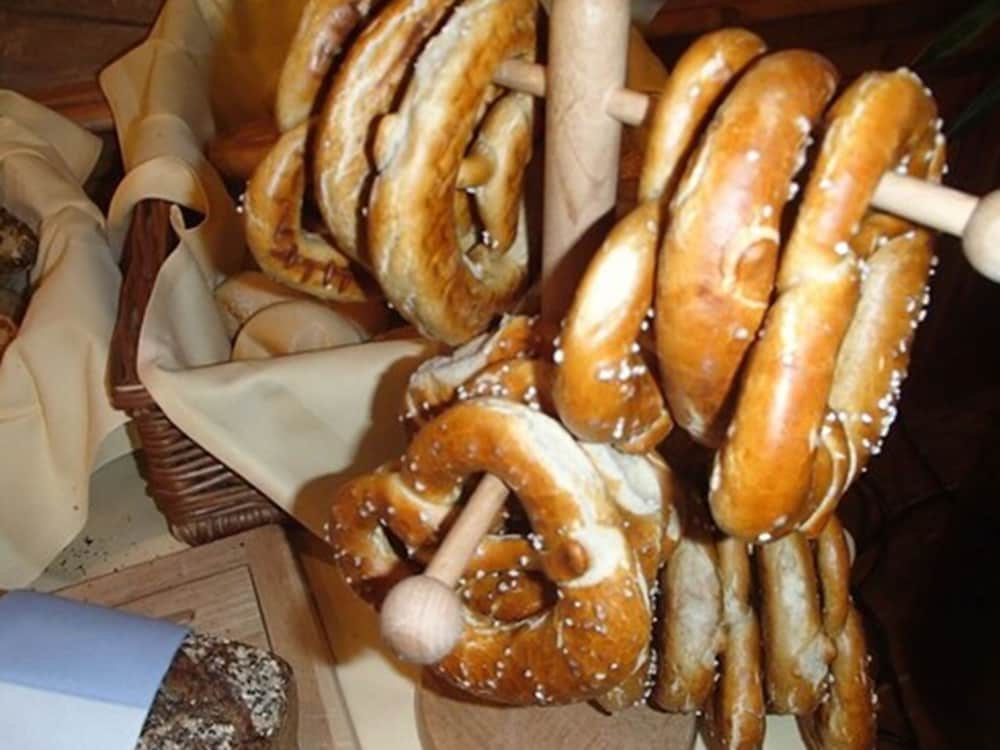 Фото Hotel & Gaststätte zum Erdinger Weißbräu