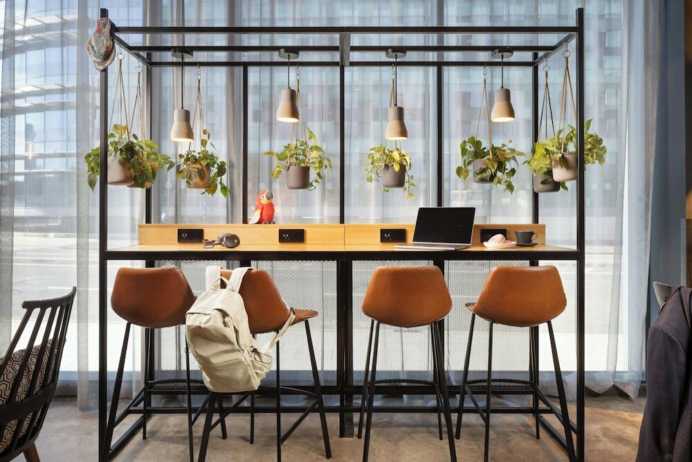 Фото Moxy Southampton