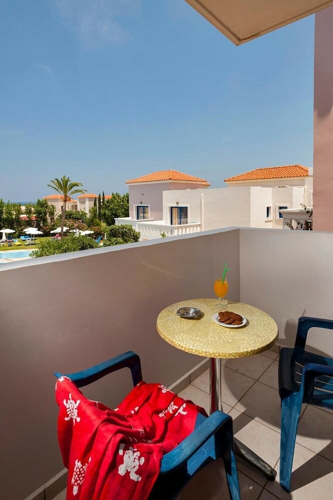 Фото Adelais Hotel