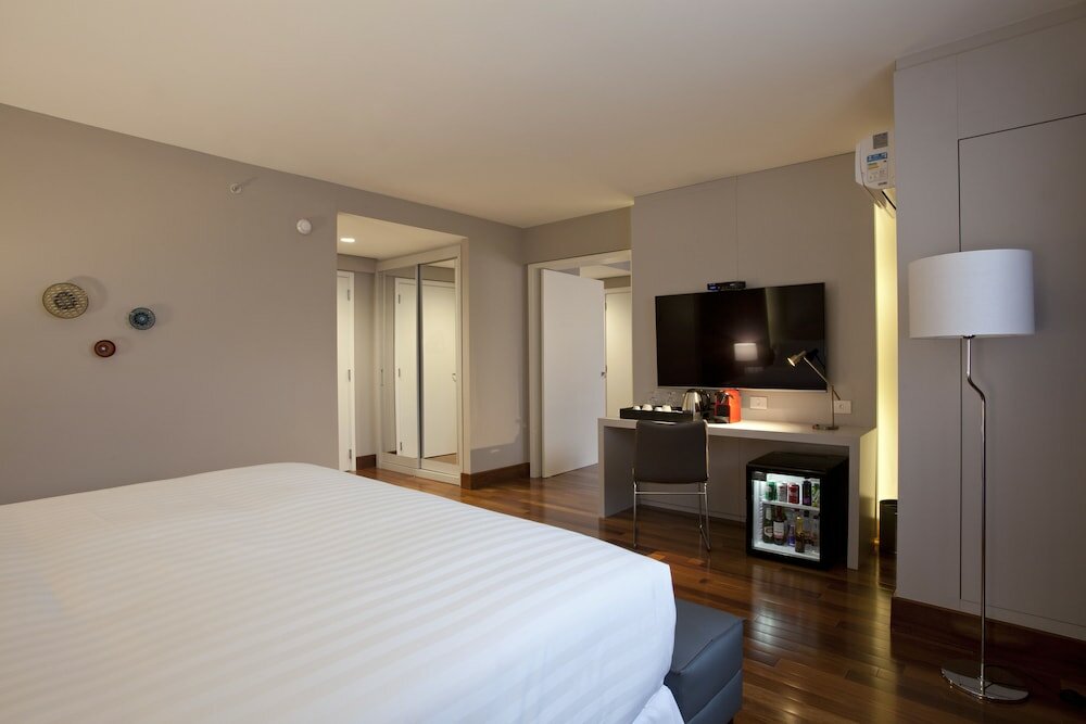 Фото Nh Curitiba The Five