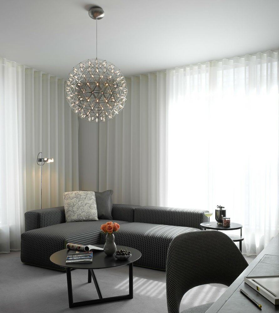 Фото South Place Hotel