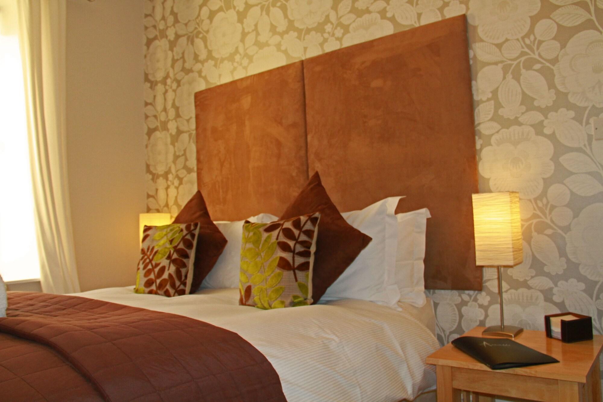 Фото Annandale Arms Hotel