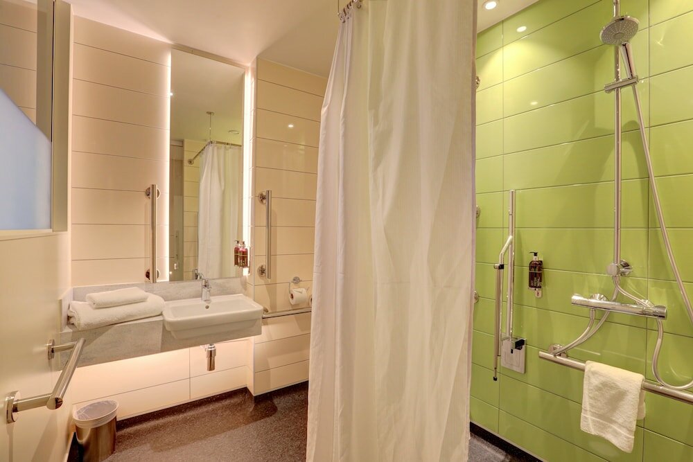 Фото Hub by Premier Inn London Westminster Abbey Hotel