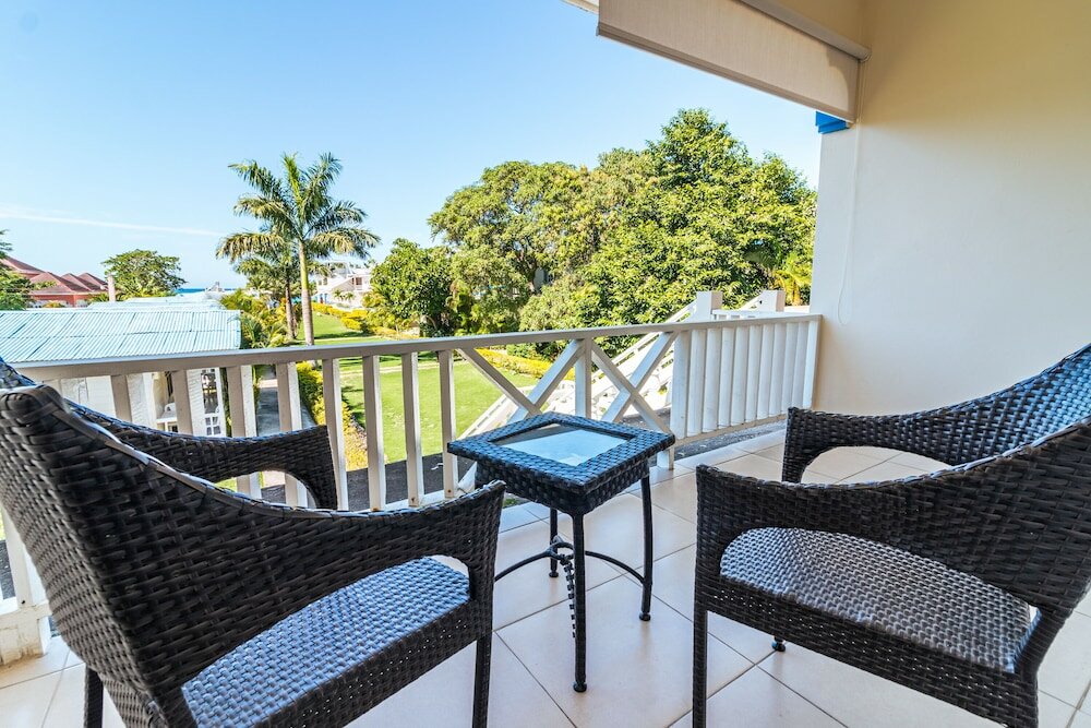 Фото Travellers Beach Resort