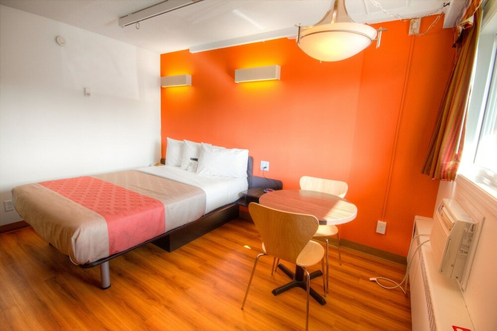 Фото Motel 6 Lethbridge