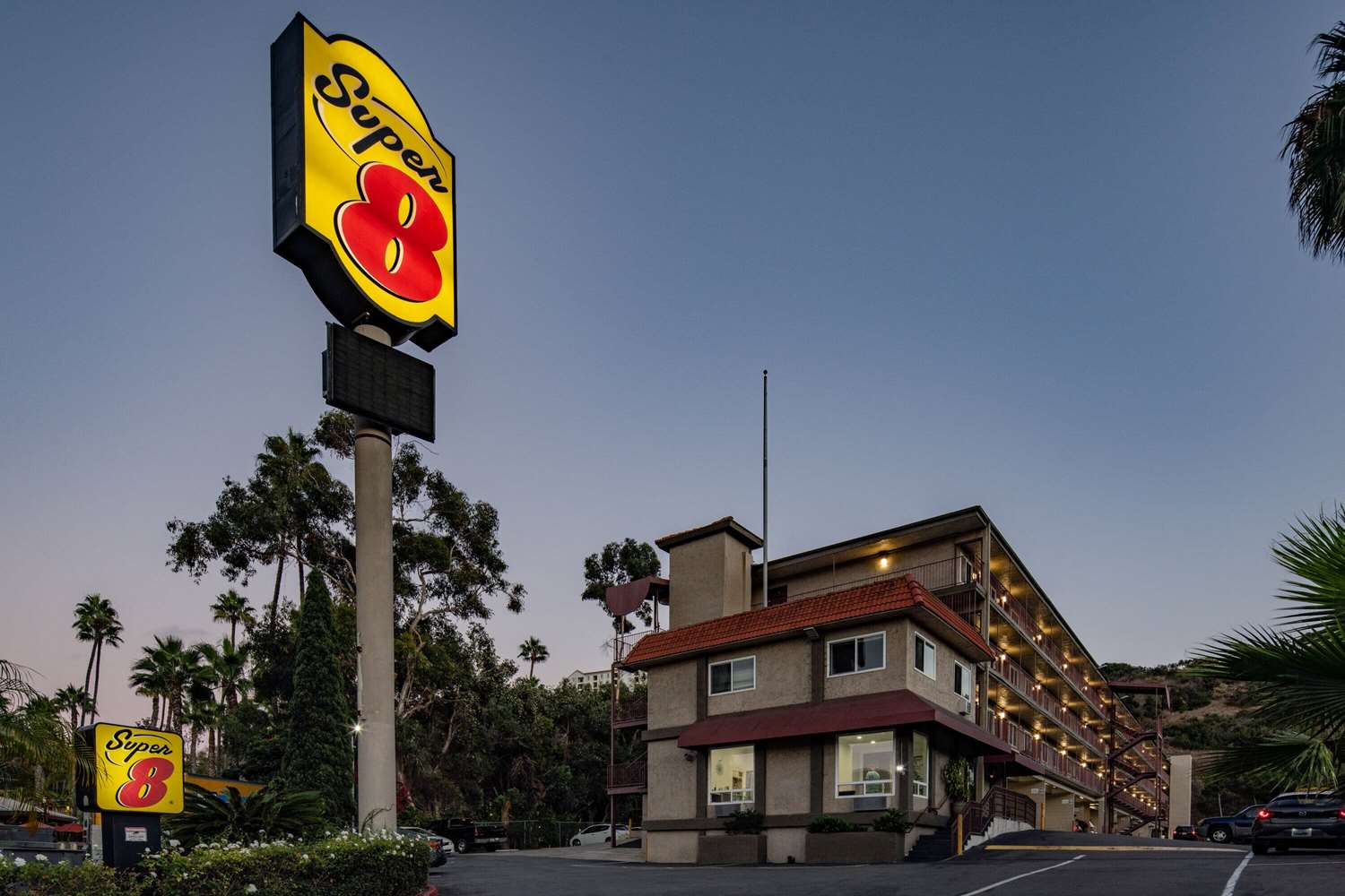 Фото Super 8 by Wyndham San Diego Hotel Circle