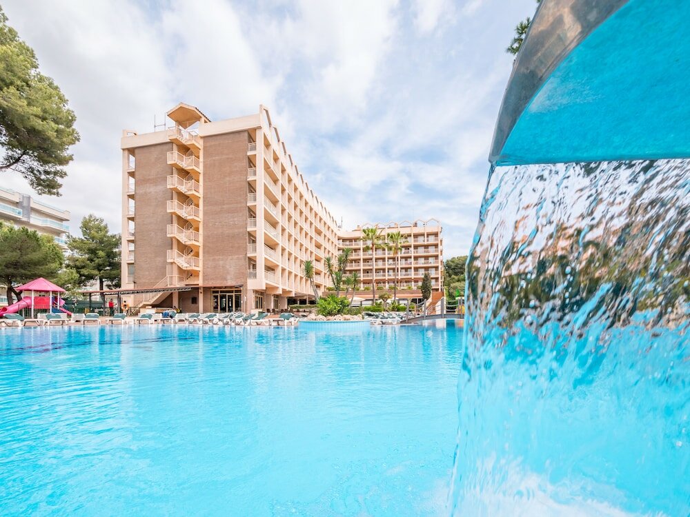 Фото Golden Avenida Family Suites