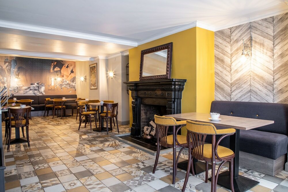 Фото The Feathers Hotel