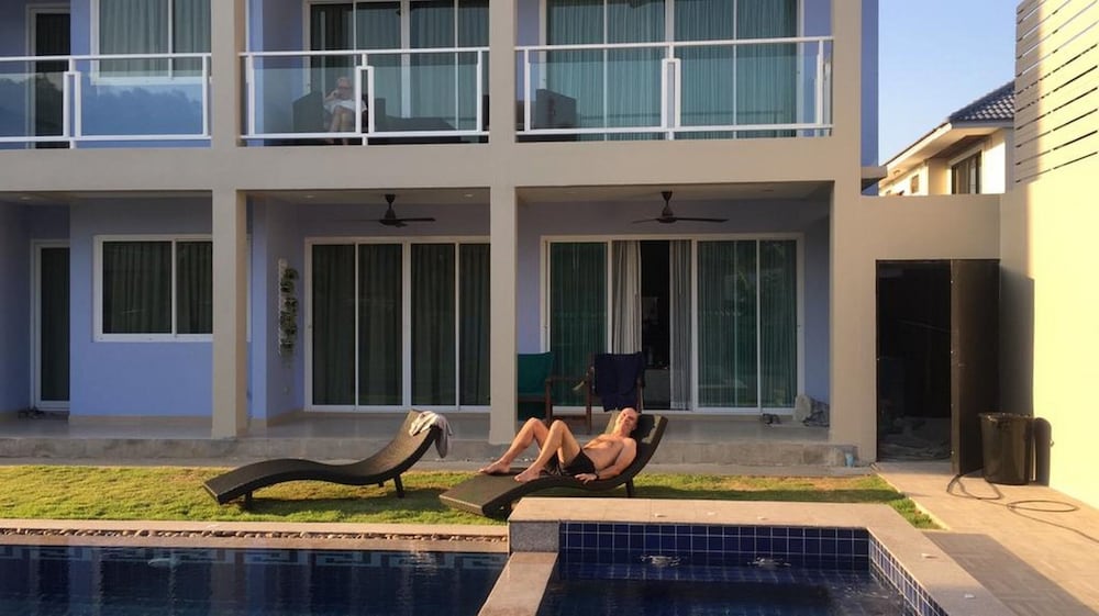 Фото Surf & Sand Resort